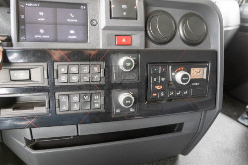 Renault Trucks C520 10x4 -11 Modern dashboard met drukknoppen